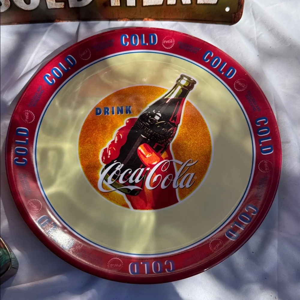 Coca-Cola Decor Set, Tin Box, Plate and Metal Wall Sign - Picture 2 of 9